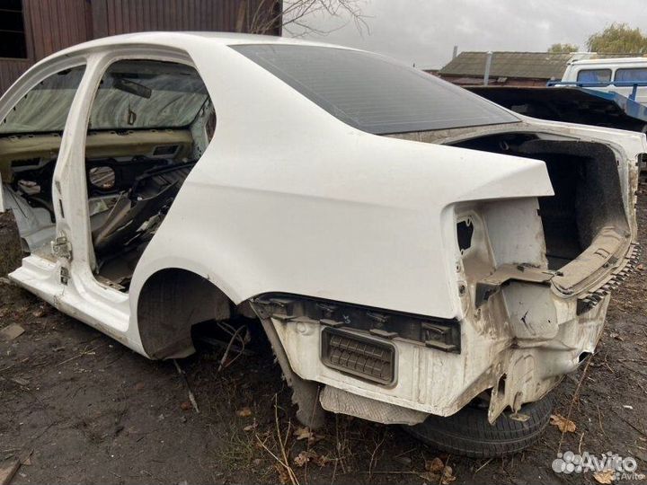 Крыло (четверть) заднее левое Volkswagen Jetta 5