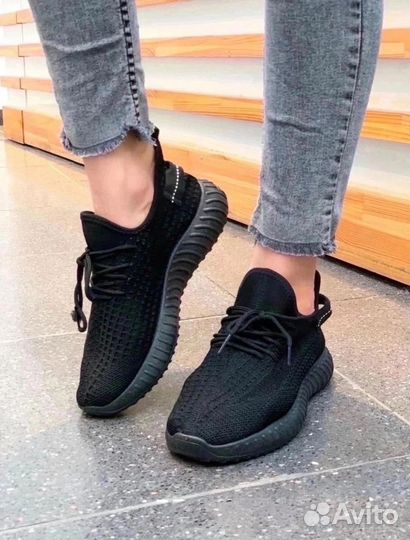Кроссовки женские