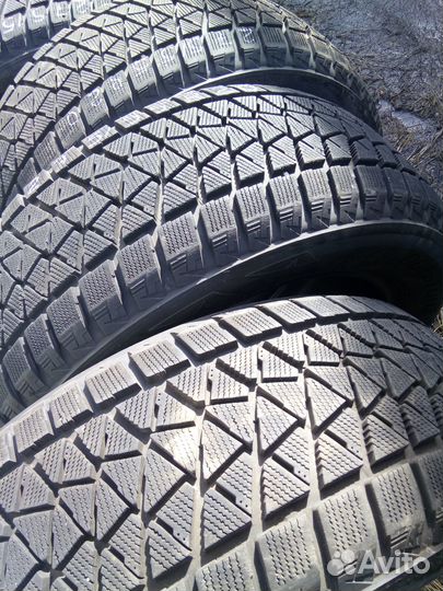 Bridgestone Blizzak DM-V2 275/55 R20