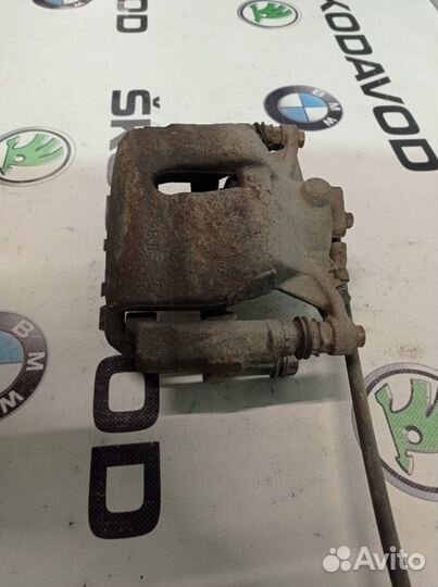 Суппорт тормозной передний левый Skoda Octavia A7