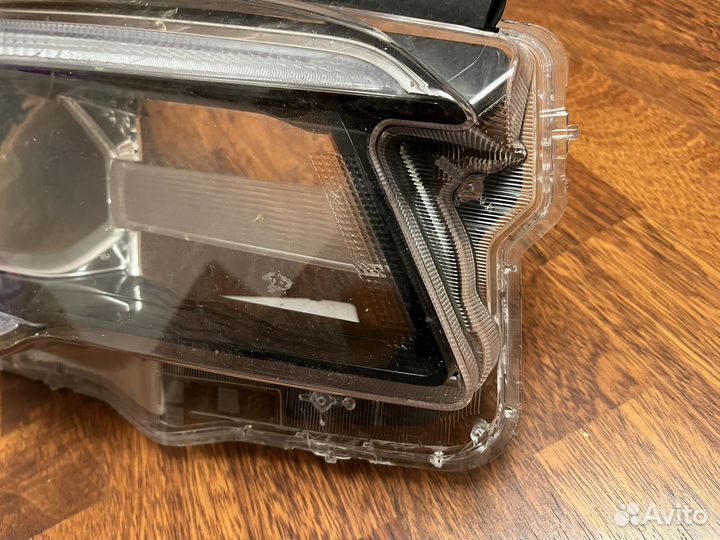 Subaru Forester SK стекло передней фары