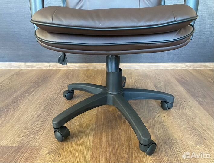 Компьютерное кресло. Гарантия 1 год