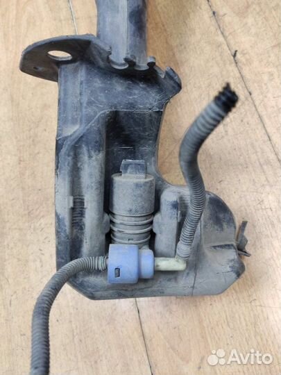 Бачок омывателя Opel Zafira B минивен Z18XE 2005