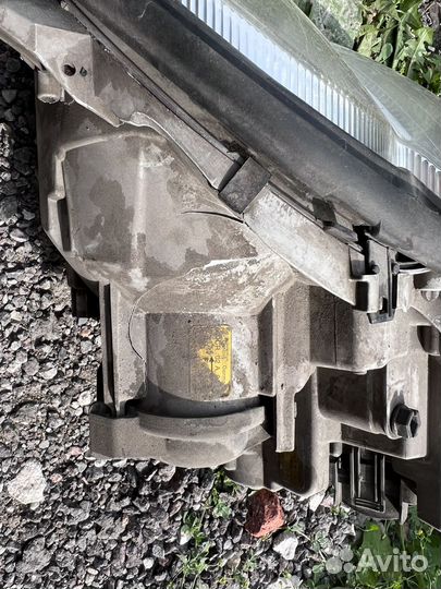 Фара правая Mercedes R230 дефект SL