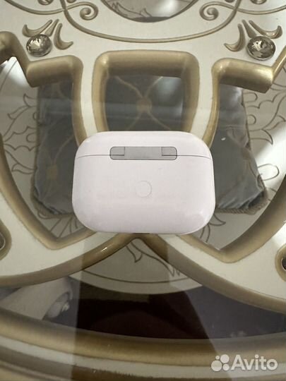 Беспроводные наушники AirPods с сенсорным экраном