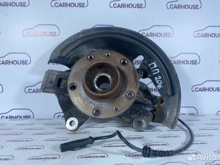 Кулак поворотный передний правый Renault Fluence