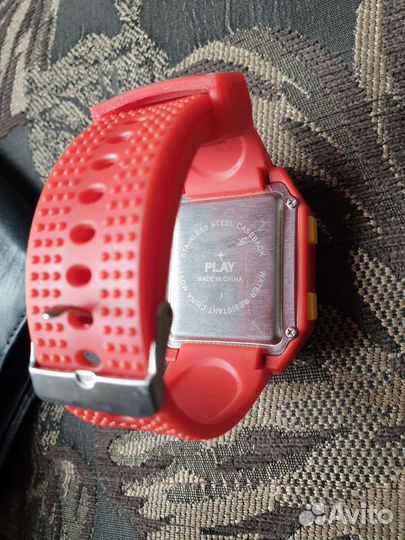 Часы Play, citizen Япония