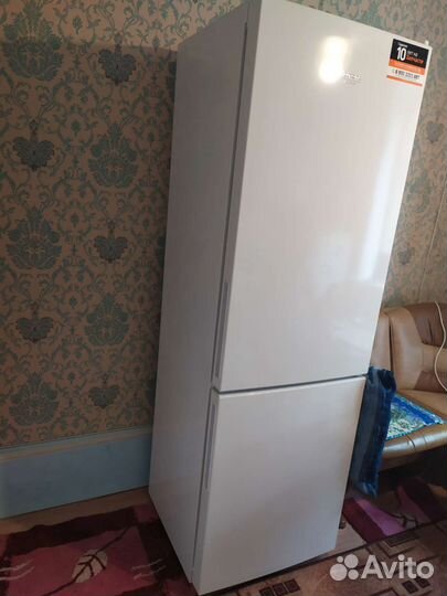 Холодильник hotpoint ariston HS 3180 W бу
