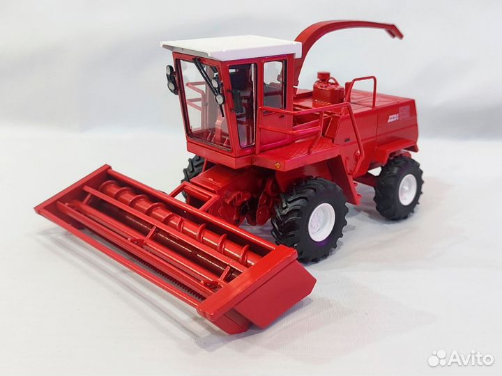 Сборная модель комбайна дон-680