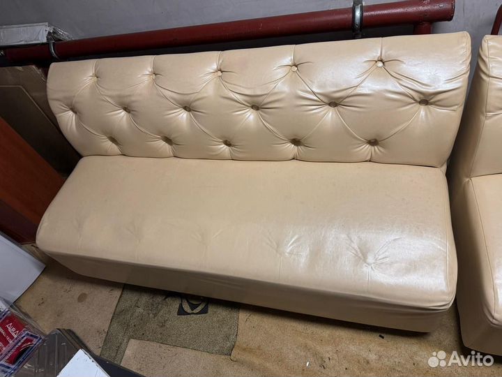 Кожаный диван бу