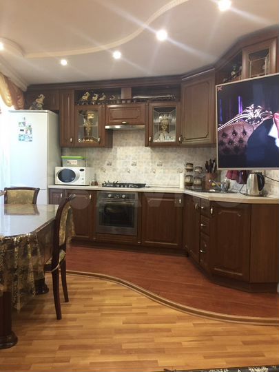 4-к. квартира, 80 м², 2/5 эт.