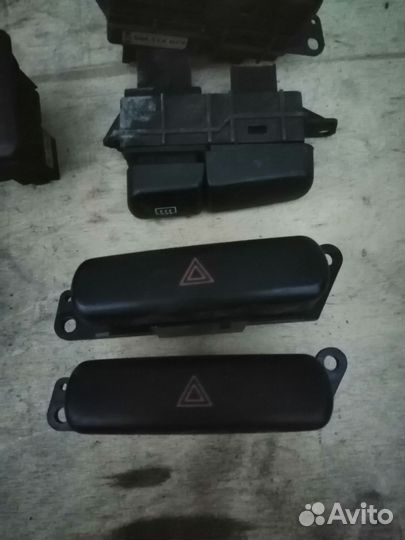 Кнопка аварийки Митсубиси Каризма дорестайл