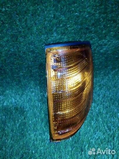 Поворотник левый mercedes W124