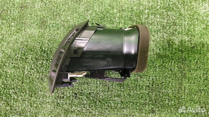 Дефлектор торпедо левый Skoda Fabia 5J 2010