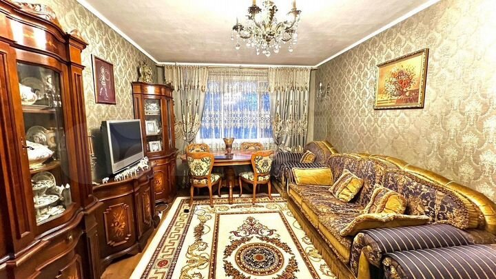 2-к. квартира, 52 м², 1/17 эт.