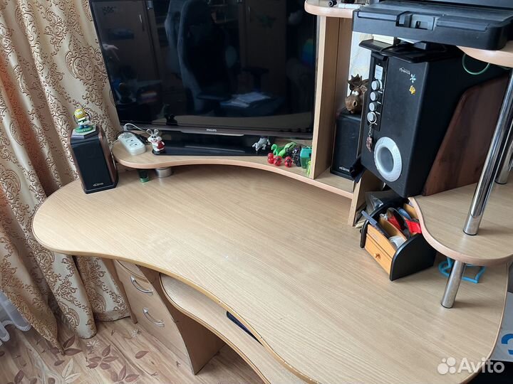 Компьютерный стол