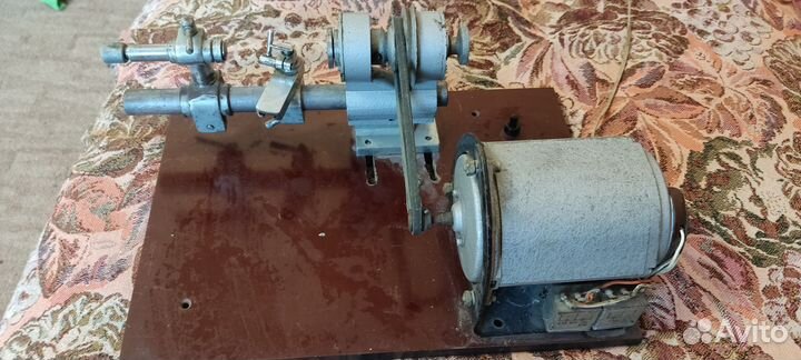 Часовой токарный станок