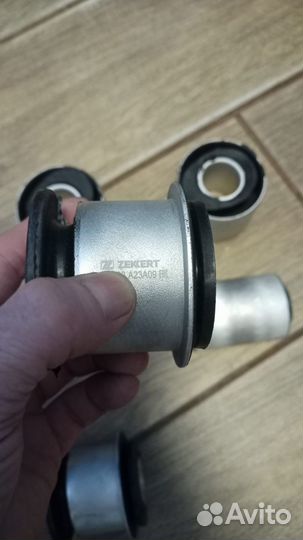 Комплект сайлентблоков рычага ниж jeep WK2 2010