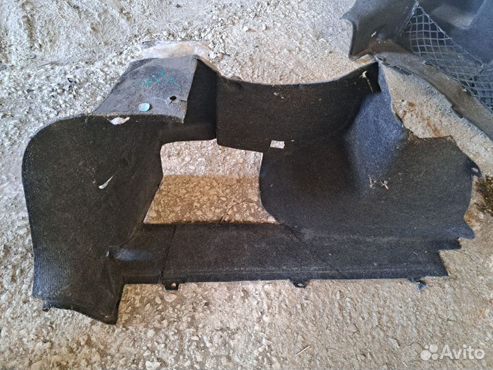 Обшивка багажника левая Lancia libra