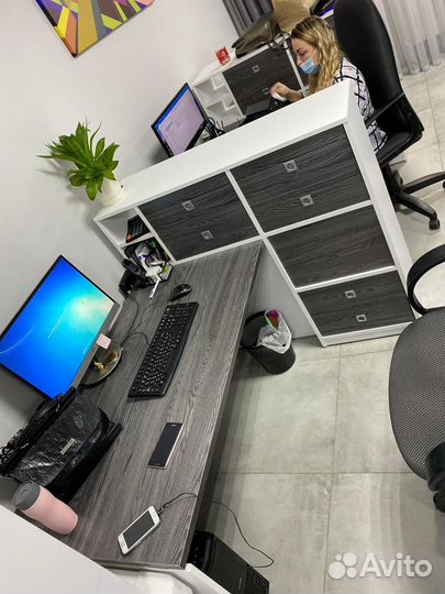 Офисный стол для персонала