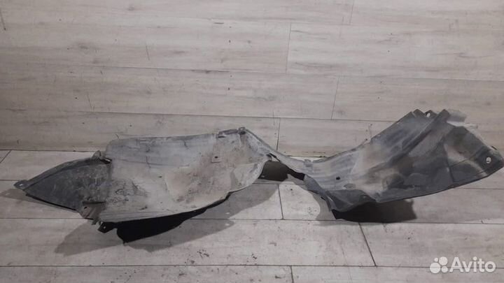 Подкрылок передний левый Nissan Tiida C11 С 2004
