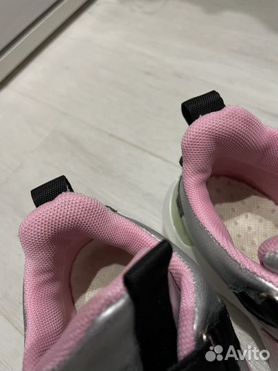 Кроссовки для девочки