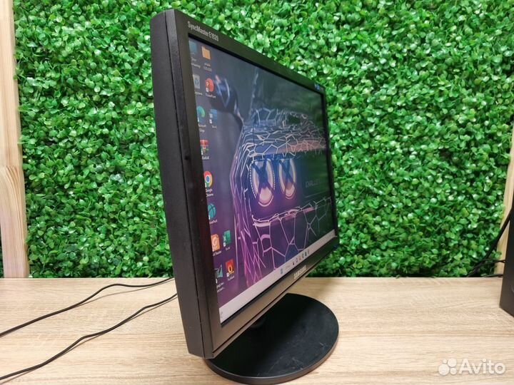 Отличный Монитор 19