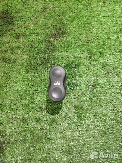 Кнопка стеклоподъемника передняя Renault Logan