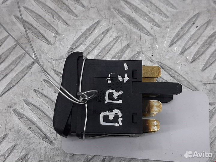 Кнопка аварийной сигнализации Volkswagen Polo 3