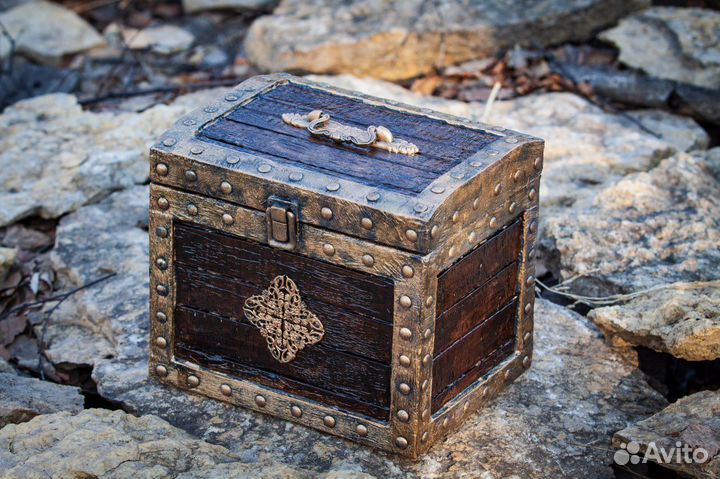 Сундуки и шкатулки