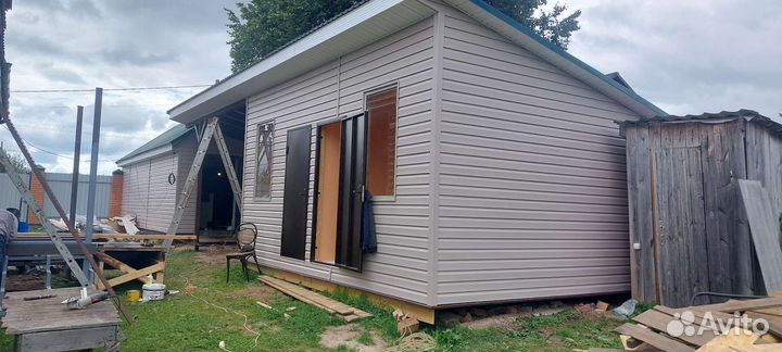 Бригада строительей