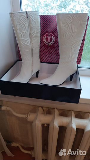 Сапоги белые