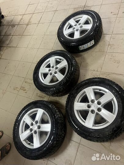 Dunlop Ice Touch 215/65 R16