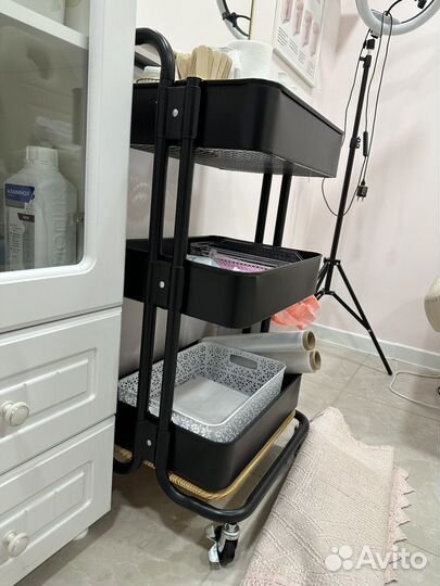 Этажерка на колесиках