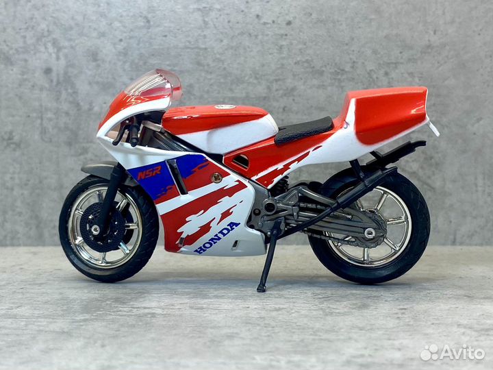 Коллекционная модель Honda NSR 250 1:18