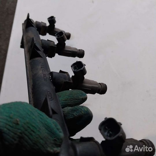 Топливная рампа в сборе kia spectra 1.6 2009