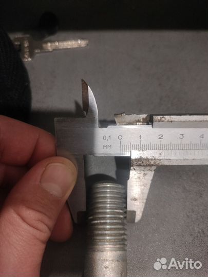 Буксировочный крюк nissan Тиида