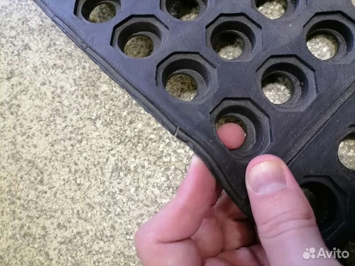 Резиновый грязезащитный ковёр ринго-мат