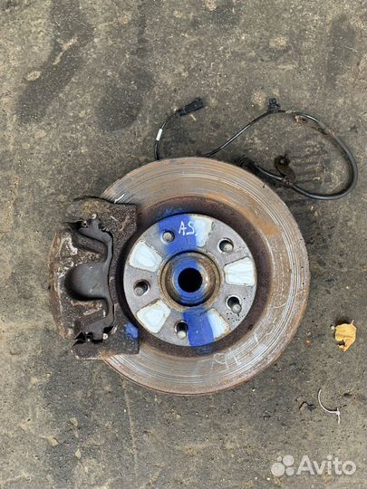 Кулак левый передний mitsubishi asx