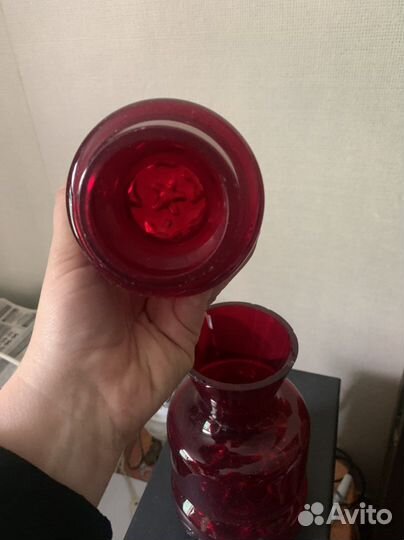 Штоф, графин, кувшин красное цветное