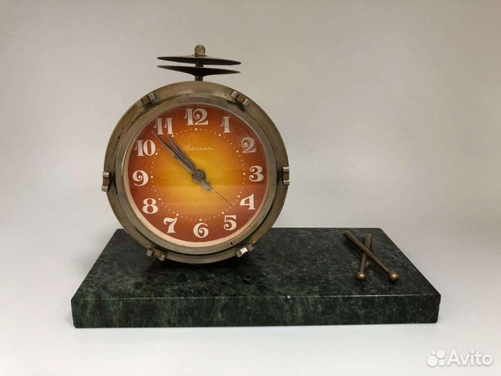 Настольные часы 