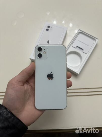 iPhone 11, 64 ГБ