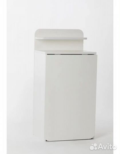 Маникюрный стол