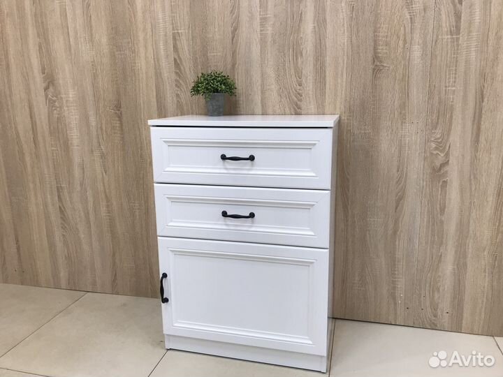 Тумба в прихожую или спальню