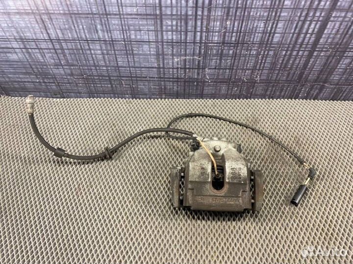 Суппорт передний левый Bmw X3 E83 M54 2005