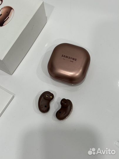 Беспроводные наушники Samsung Galaxy Buds Live