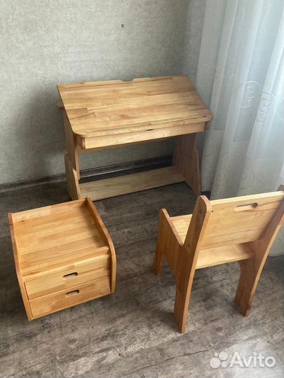 Школьный стол