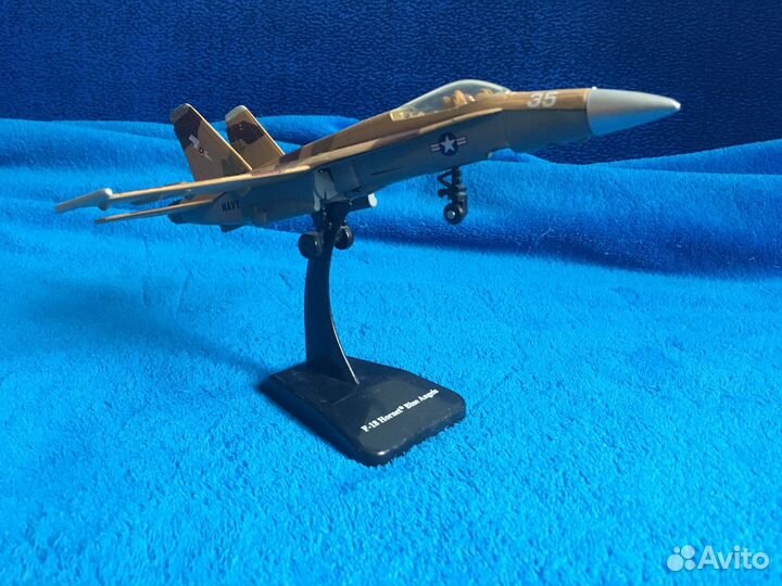 Масштабная модель F-18