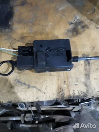 Активатор (привод) замка лючка бака Renault