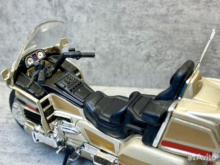 Коллекционная модель Honda Gold Wing 1500 1:18